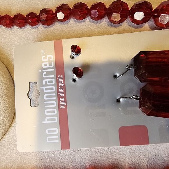 Red Beaded Jewelry Set - Picture 2 of 4